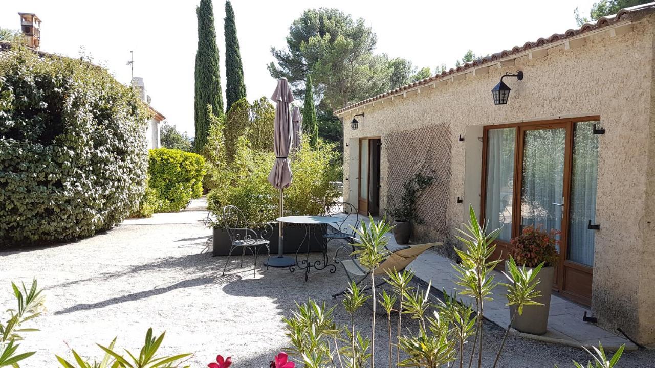 Bed and Breakfast Les Mazets Du Luberon Puget Екстер'єр фото